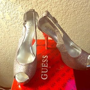 Guess Pumps